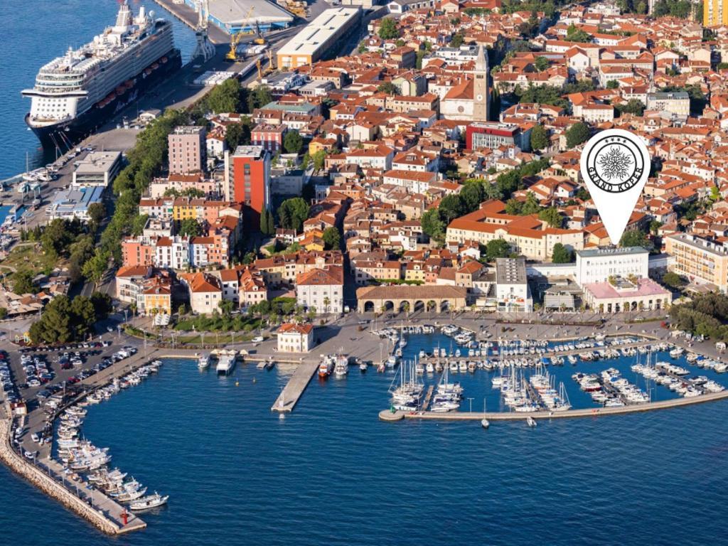 Hotel Grand Koper Exterior foto