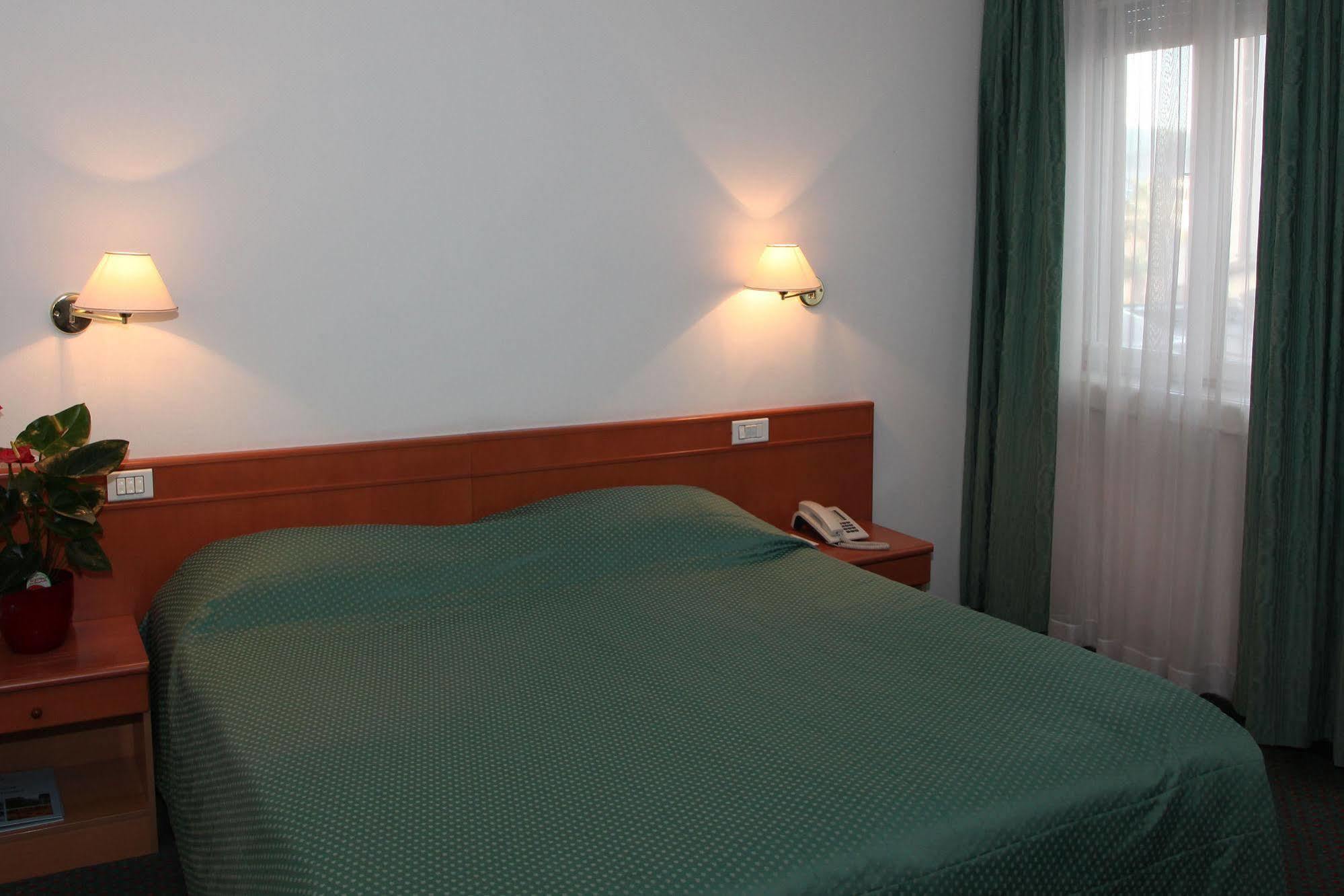 Hotel Grand Koper Exterior foto
