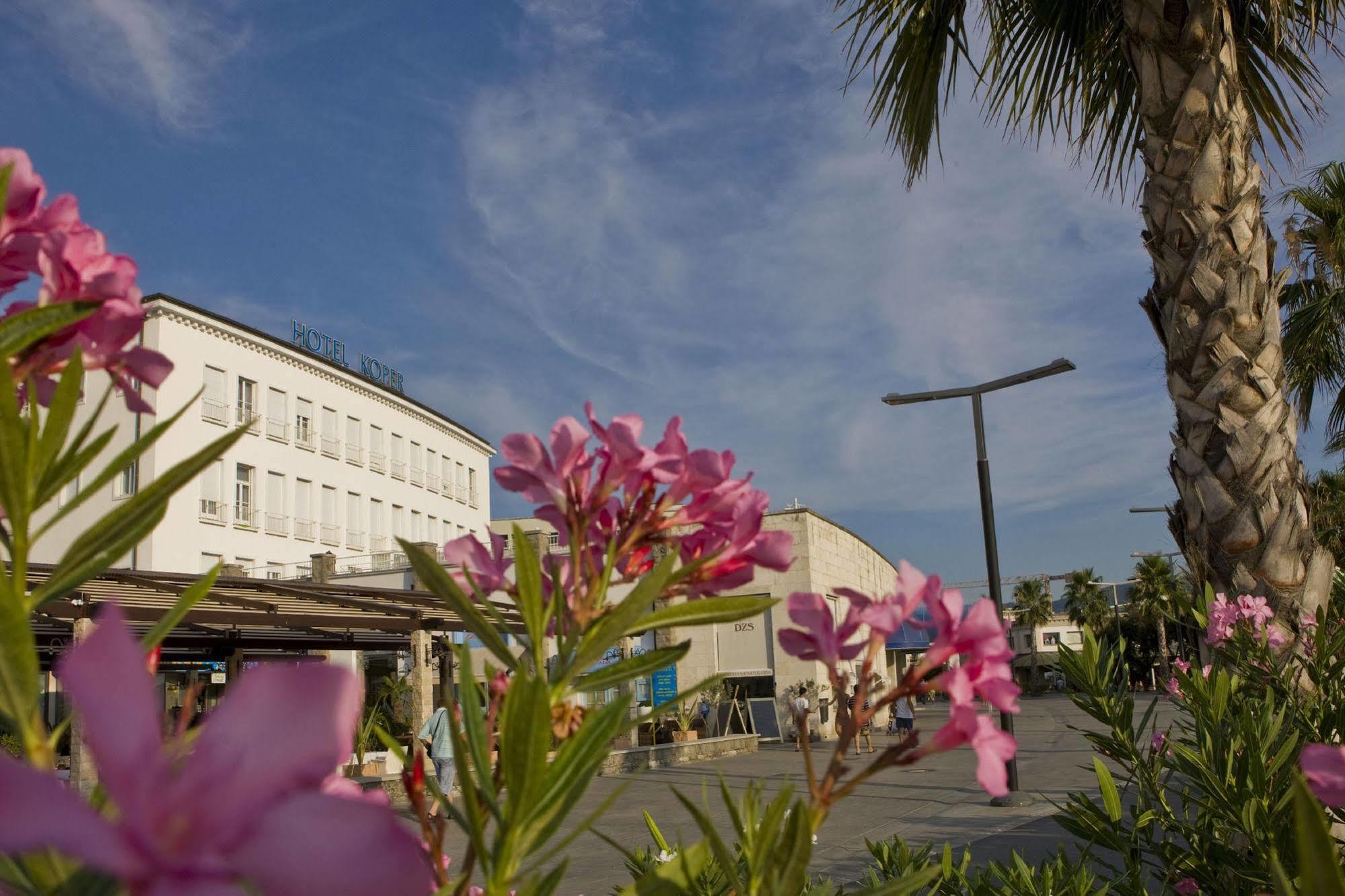 Hotel Grand Koper Exterior foto